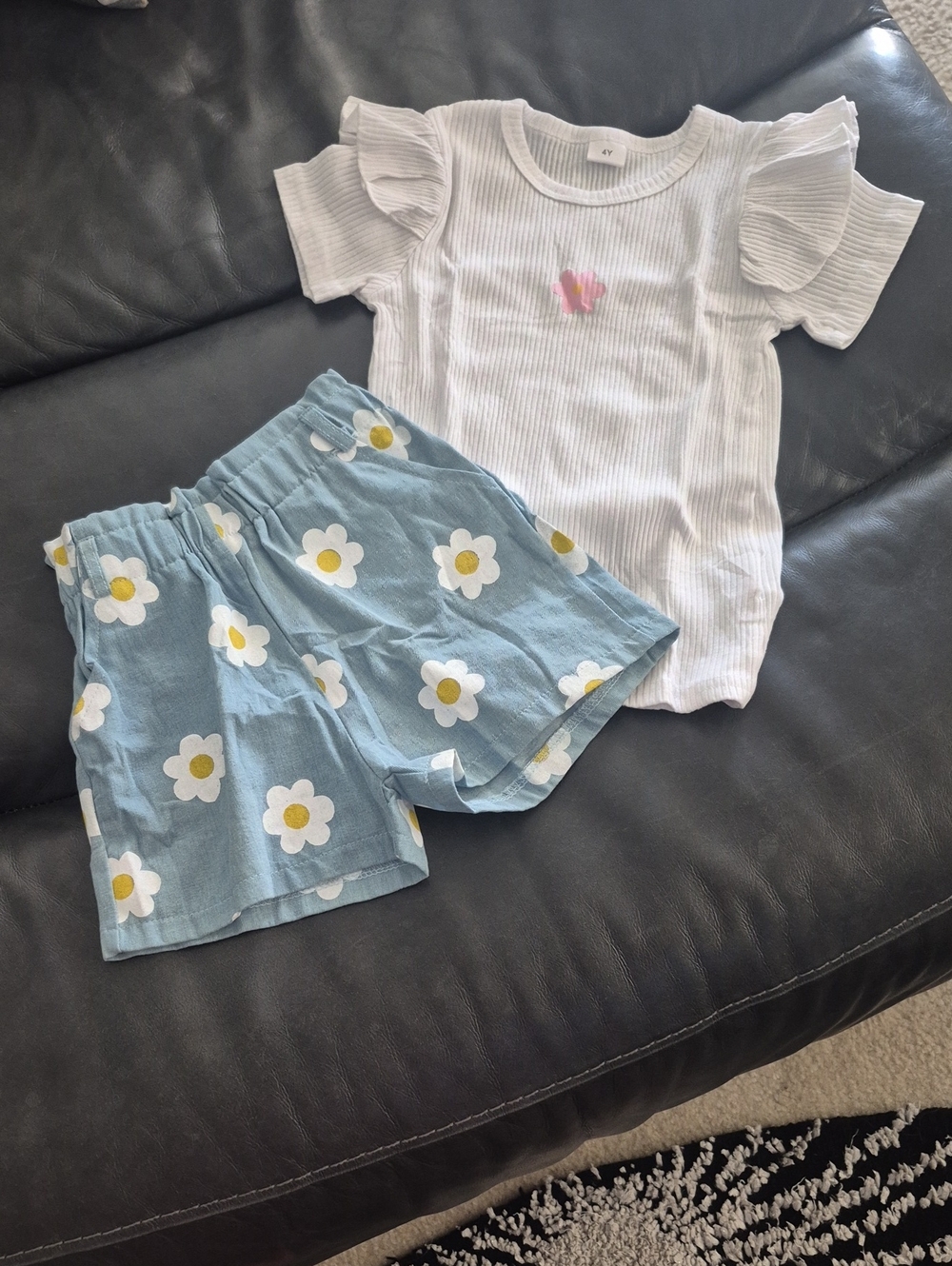 White Ruffle Sleeve Tee & Blue Daisy Print Shorts - Kids